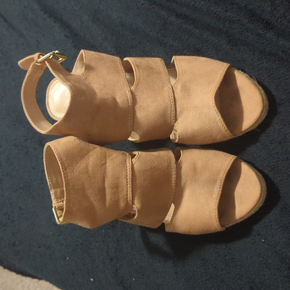 Leather wedge sandals